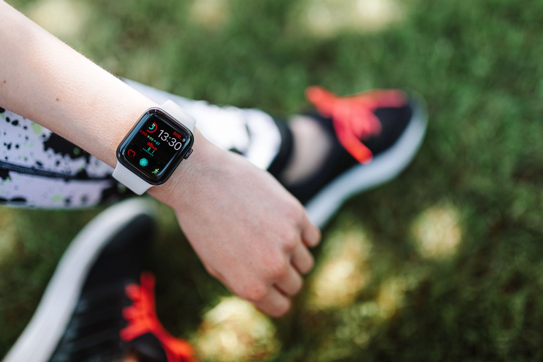 Smartwatch displaying VO2 max cardiorespiratory fitness estimate
